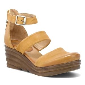 Miz Mooz Women's Sandals 8M EU 38 Brown Amia Leather Wedge.